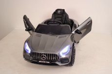 Детский электромобиль RiverToys Mercedes-Benz AMG GT O008OO (лицензионная модель) с дистанционным управлением